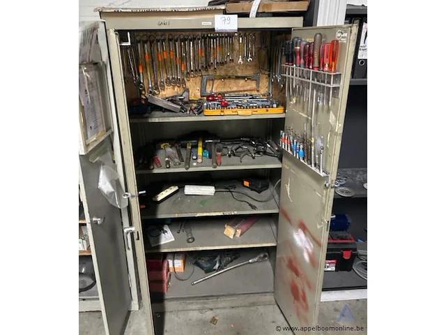 Metalen gereedschapskast, inhoudend handgereedschap, waaronder steeksleutels, ringsleutels, doppen, schroevendraaiers, hamers, tangen enz - afbeelding 1 van  4