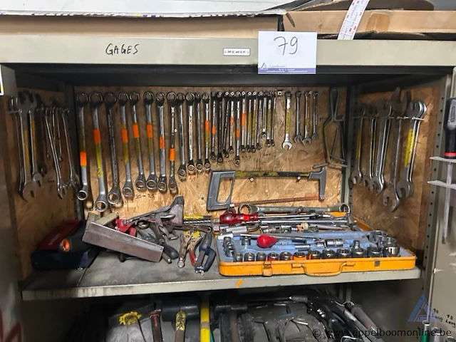 Metalen gereedschapskast, inhoudend handgereedschap, waaronder steeksleutels, ringsleutels, doppen, schroevendraaiers, hamers, tangen enz - afbeelding 2 van  4