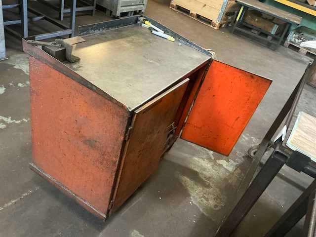 Metalen gereedschapswagen - afbeelding 1 van  4