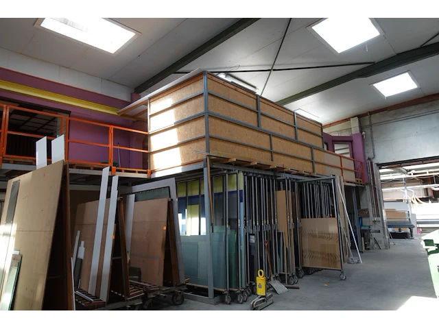 Metalen glasrek + platform - afbeelding 1 van  5