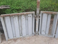 Metalen hekwerk + poort - afbeelding 1 van  4