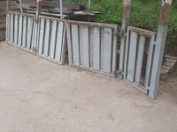 Metalen hekwerk + poort - afbeelding 2 van  4