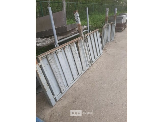 Metalen hekwerk + poort - afbeelding 3 van  4
