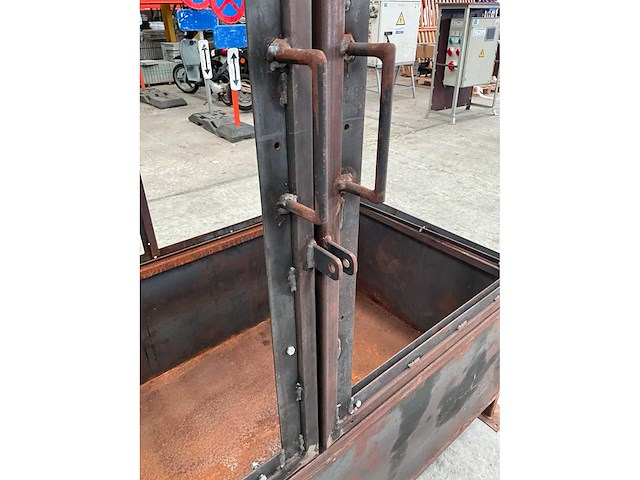 Metalen hok - afbeelding 7 van  8