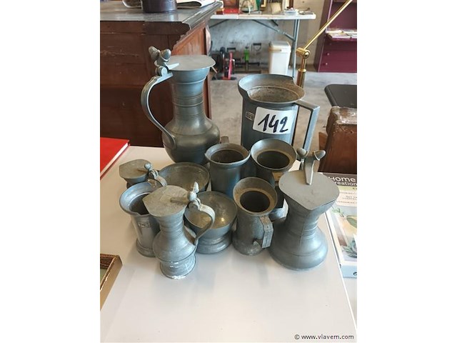 Metalen kannen. 12 stuks - afbeelding 1 van  3