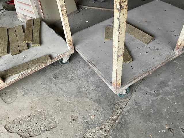 Metalen kar (3x) + 2 metalen schragen - afbeelding 4 van  8