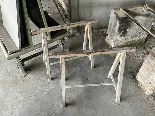 Metalen kar (3x) + 2 metalen schragen - afbeelding 8 van  8