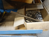 Metalen kar + inhoud - afbeelding 2 van  9