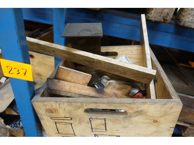 Metalen kar + inhoud - afbeelding 5 van  9