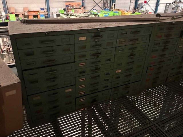 Metalen kast (2x) - afbeelding 2 van  2