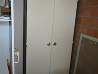 Metalen kast + inhoud