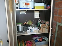 Metalen kast + inhoud - afbeelding 2 van  6