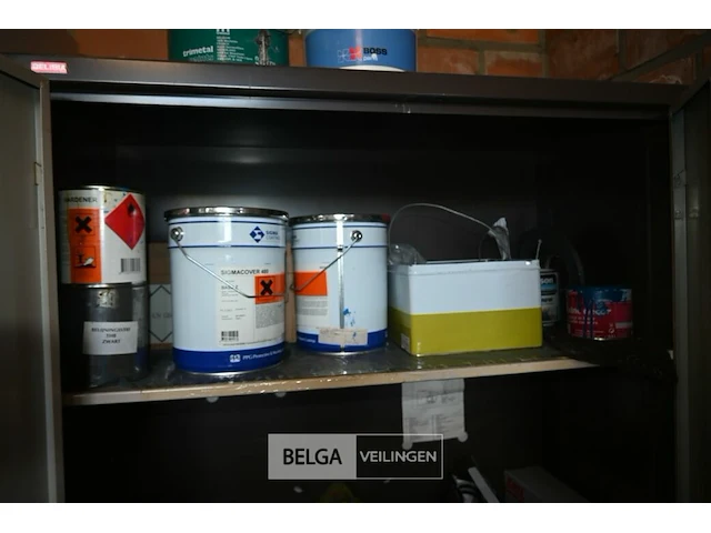 Metalen kast + inhoud - afbeelding 3 van  6