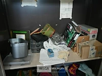 Metalen kast + inhoud - afbeelding 4 van  6