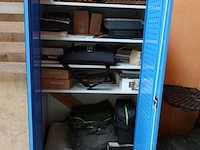 Metalen kast + inhoud - afbeelding 2 van  4