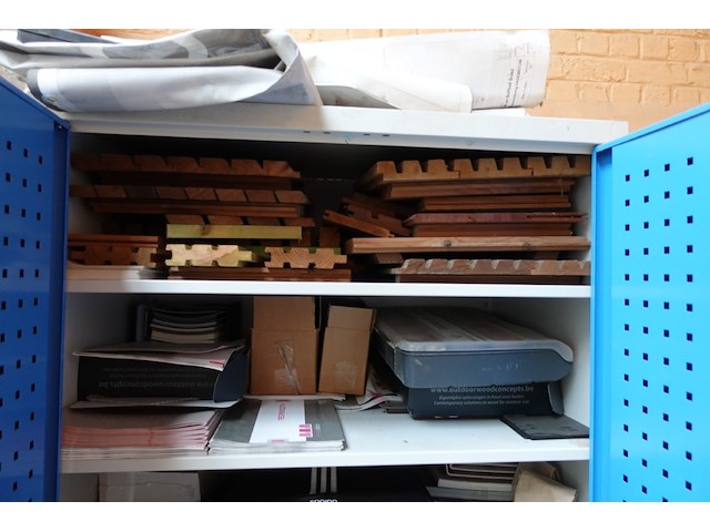 Metalen kast + inhoud - afbeelding 3 van  4