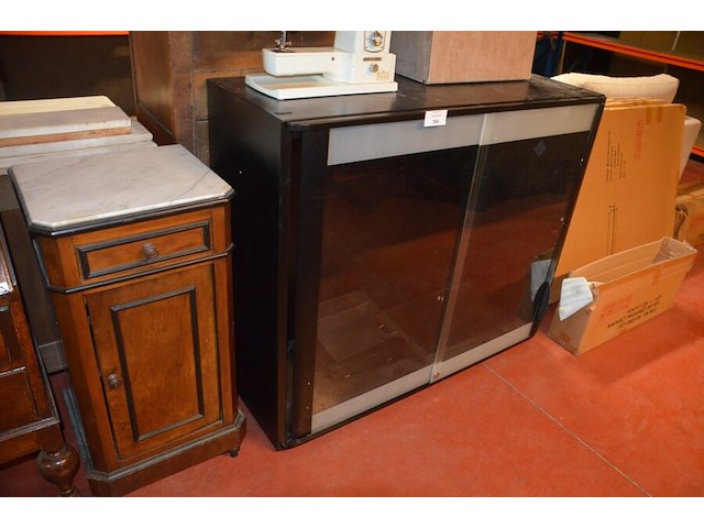 Metalen kast met 2 glazen schuifdeuren, geen leggers 120x100x45 cm - afbeelding 2 van  5