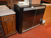 Metalen kast met 2 glazen schuifdeuren, geen leggers 120x100x45 cm - afbeelding 2 van  5