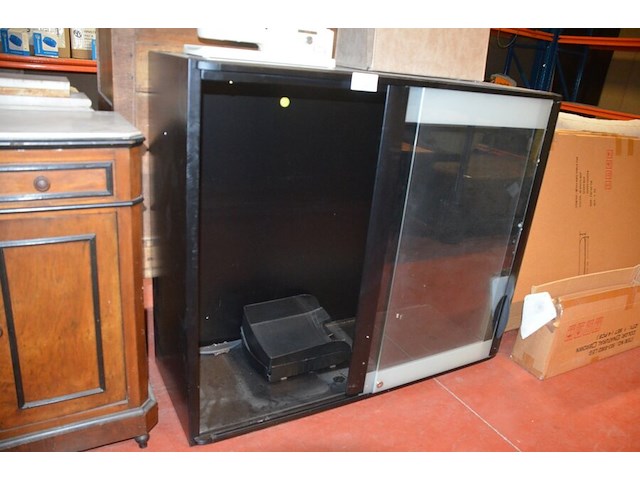 Metalen kast met 2 glazen schuifdeuren, geen leggers 120x100x45 cm - afbeelding 3 van  5