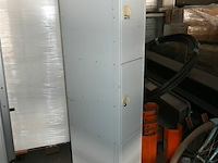 Metalen kast met 3 deuren - afbeelding 1 van  5