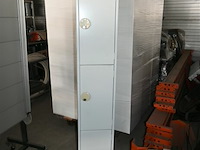 Metalen kast met 3 deuren - afbeelding 2 van  5