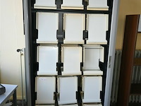 Metalen kast met folderrekken - afbeelding 2 van  4