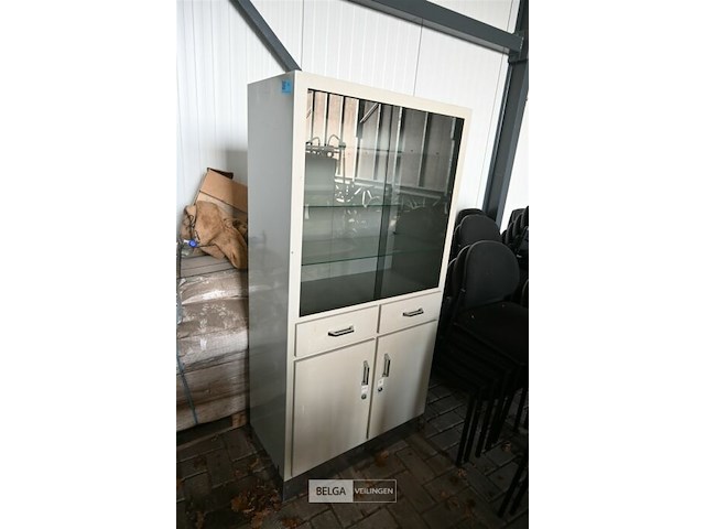 Metalen kast met glazen schuifdeuren - afbeelding 1 van  5