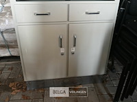 Metalen kast met glazen schuifdeuren - afbeelding 3 van  5