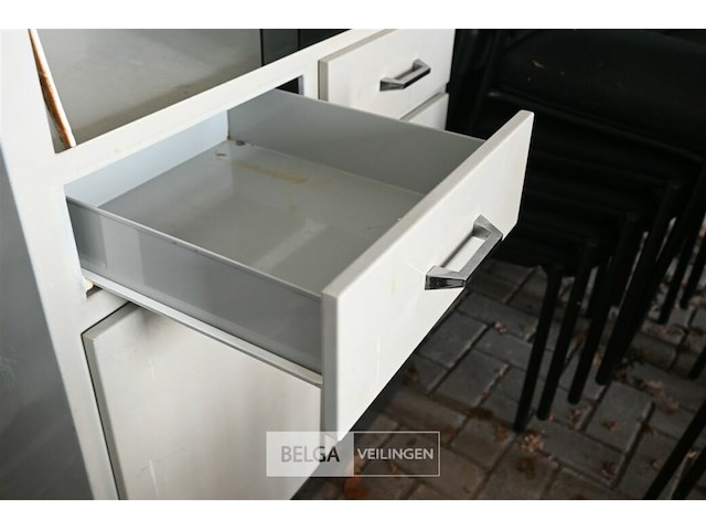 Metalen kast met glazen schuifdeuren - afbeelding 5 van  5