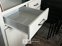 Metalen kast met glazen schuifdeuren - afbeelding 5 van  5