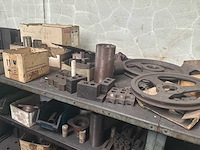 Metalen kast met grote partij tools - afbeelding 2 van  7