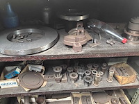 Metalen kast met grote partij tools - afbeelding 5 van  7