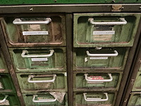 Metalen kast met inhoud (4x) - afbeelding 10 van  32