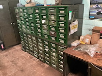 Metalen kast met inhoud (4x) - afbeelding 1 van  32