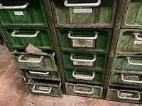 Metalen kast met inhoud (4x) - afbeelding 13 van  32