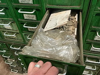 Metalen kast met inhoud (4x) - afbeelding 21 van  32