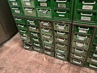 Metalen kast met inhoud (4x) - afbeelding 27 van  32