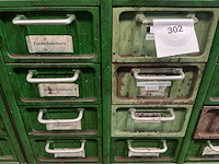 Metalen kast met inhoud (4x) - afbeelding 30 van  32