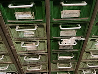Metalen kast met inhoud (4x) - afbeelding 32 van  32