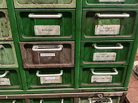 Metalen kast met inhoud (4x) - afbeelding 5 van  31