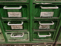 Metalen kast met inhoud (4x) - afbeelding 9 van  31
