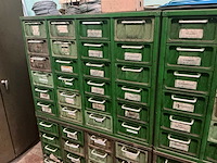 Metalen kast met inhoud (4x) - afbeelding 23 van  31