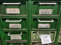 Metalen kast met inhoud (4x) - afbeelding 28 van  31
