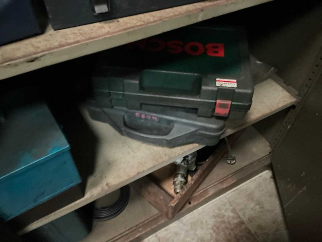 Metalen kast met inhoud - afbeelding 4 van  12