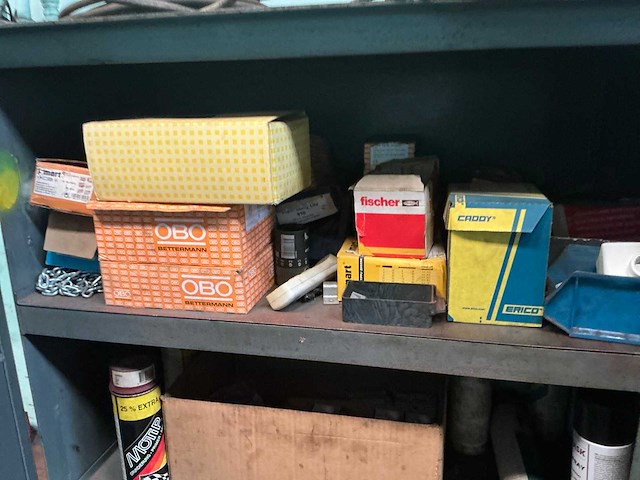 Metalen kast met inhoud - afbeelding 11 van  15