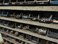 Metalen kast met inhoud - afbeelding 3 van  5