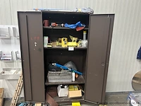 Metalen kast met inhoud - afbeelding 2 van  2