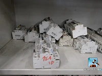 Metalen kast met inhoud - afbeelding 7 van  11