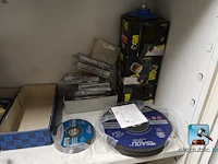 Metalen kast met inhoud - afbeelding 5 van  9