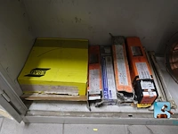 Metalen kast met inhoud - afbeelding 7 van  9